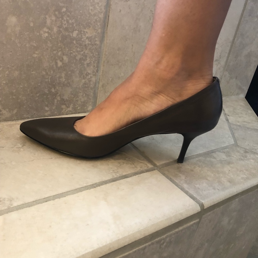 Nine West brown olive colored kitten heels
